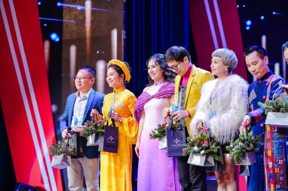 Sao Việt hôm nay 17/12