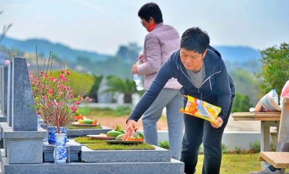 mộ tổ tiên, Mối liên hệ giữa mộ phần và vận mệnh con cháu, cỏ mọc trên mộ