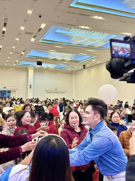 Sao Việt hôm nay 17/12