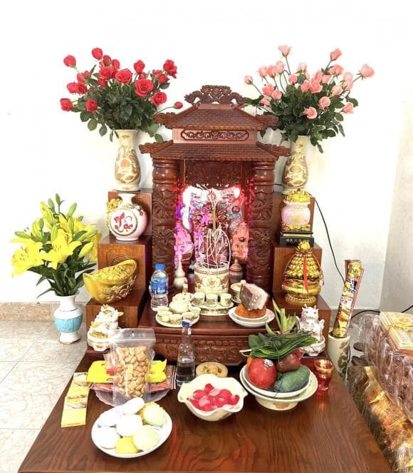 Hoa chưng lên bàn thờ cực hút tài lộc, hoa thắp hương