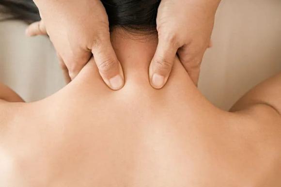 Massage cổ gây nhồi máu não, Massage cổ, Massage cổ vai gáy, sức khỏe, nhồi máu não, đột quỵ