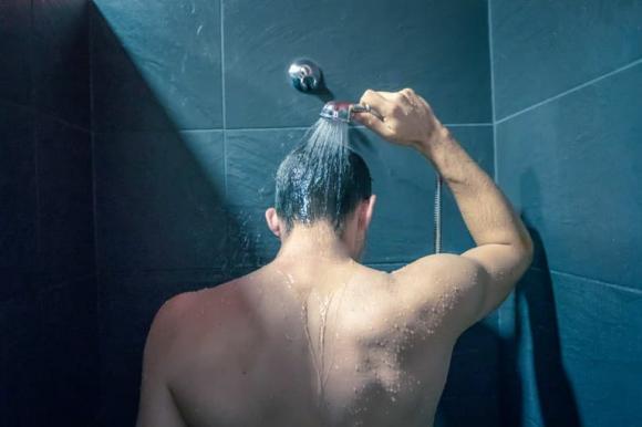 Tác hại của việc tắm đêm, tắm vào mùa lạnh