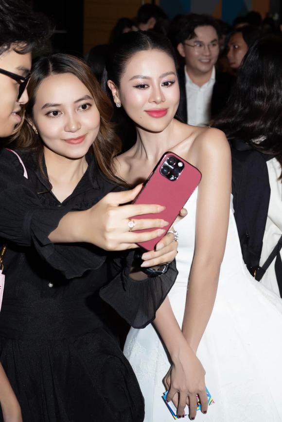 Sao Việt hôm nay 25/12