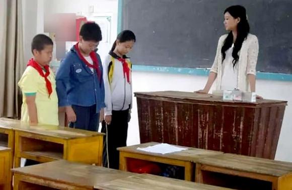giáo viên, giáo viên phạt tiền, học sinh đi muộn, kiến thức 