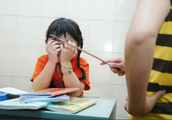 giáo viên, giáo viên phạt tiền, học sinh đi muộn, kiến thức 