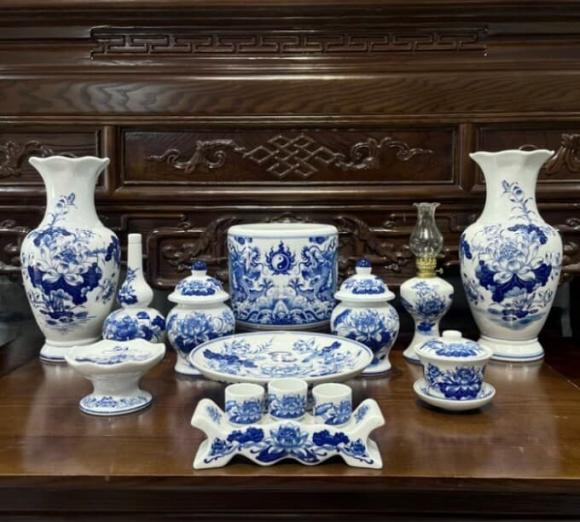 bàn thờ, thắp hương, chén nước 