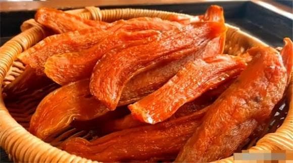 hạt ngày Tết, hạt dẻ cười, táo đỏ kẹp hạt óc chó, thực phẩm ngày Tết