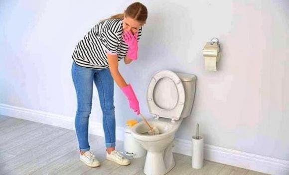 bồn cầu, cách làm sạch bồn cầu, mẹo vặt, bồn cầu bị tắc nghẽn