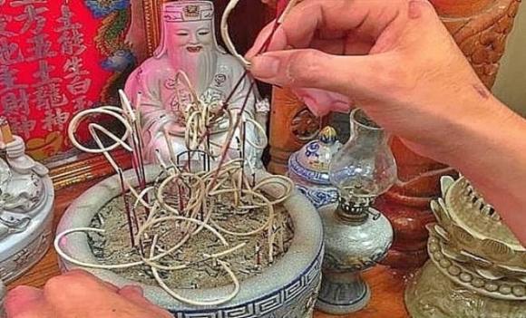 Tháng Chạp, Tết Ất Tỵ 2025, tỉa chân hương