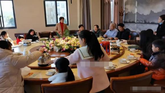 tiêu tiền, tết, tiết kiệm tiền