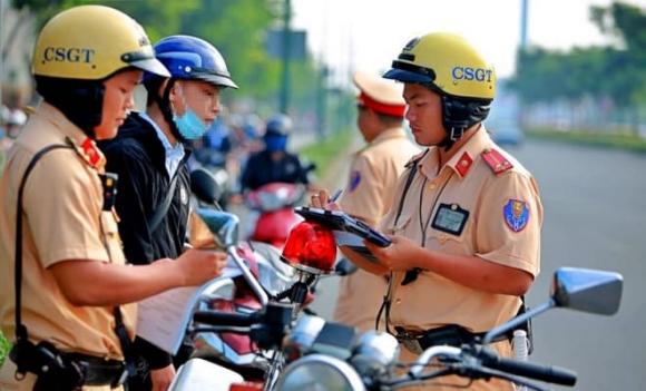 2 lỗi giao thông dễ mắc phải nhất, Vận chuyển hàng hóa không chằng buộc, để cửa xe mở