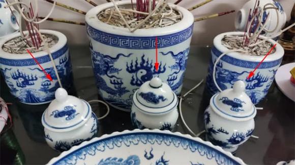 Đặt 3 hũ gạo - muối - nước trên bàn thờ, phong thủy