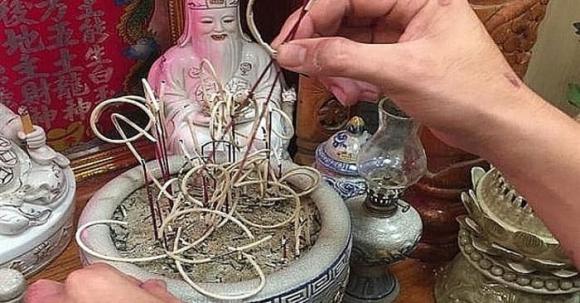 thắp hương, khung giờ thắp hương, kiến thức 