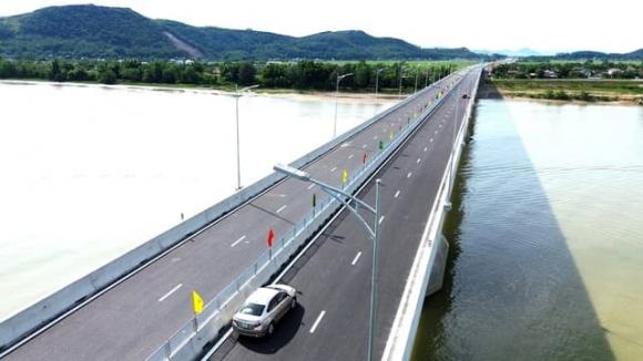 cầu bắc qua hai dòng sông ở Việt Nam