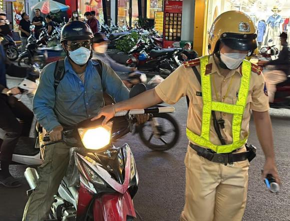 lái xe, lái xe phải bật đèn, vi phạm không bật đèn xe 