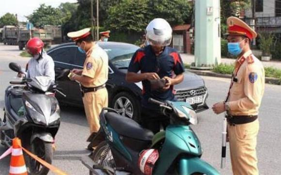 lỗi không gạt chân chống, vi phạm luật giao thông