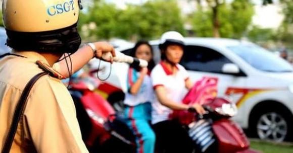Trẻ em từ bao nhiêu tuổi thì phải đội mũ bảo hiểm, vi phạm luật giao thông