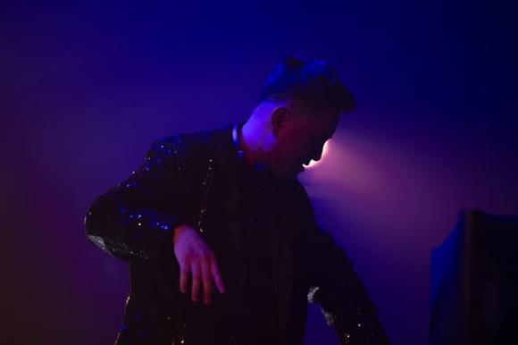 Huy ngô, ngọc khuê, Đĩa Bay Entertainment, Dạo chơi