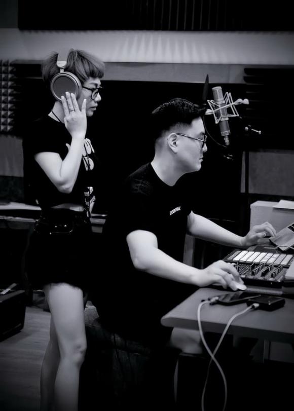 Huy ngô, ngọc khuê, Đĩa Bay Entertainment, Dạo chơi