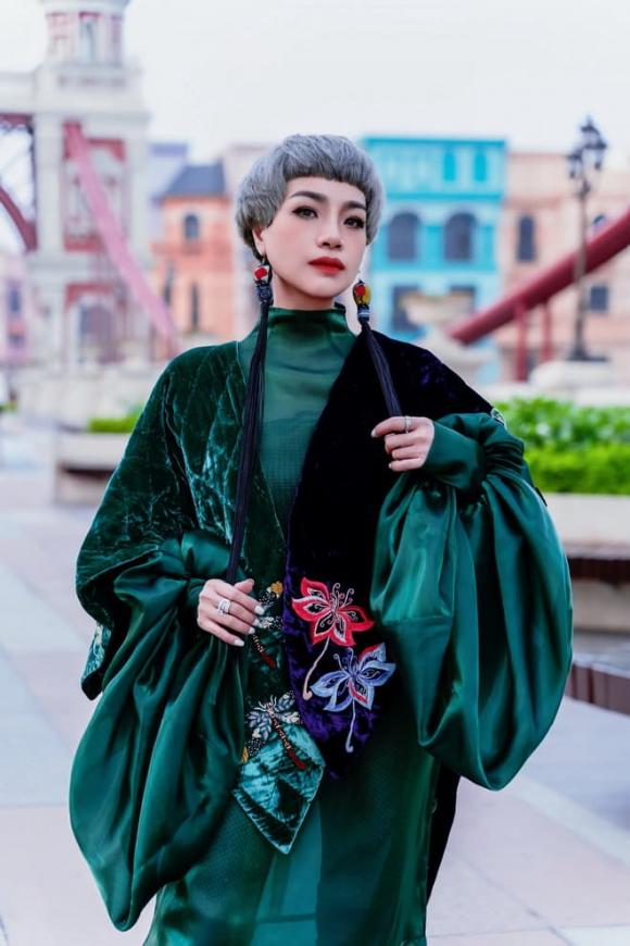 ngoc-khue-mot-doc-ban-trong-ky-nguyen-moi (1).jpeg 0 Ngọc Khuê, Dạo chơi