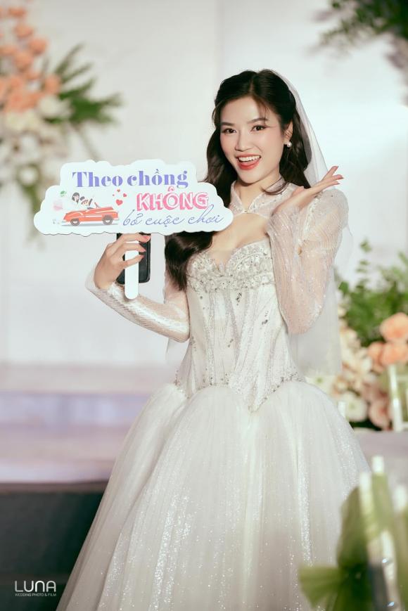 Sao Việt 24/1, tin sao việt mới nhất, Hoài Linh, Nhật Kim Anh