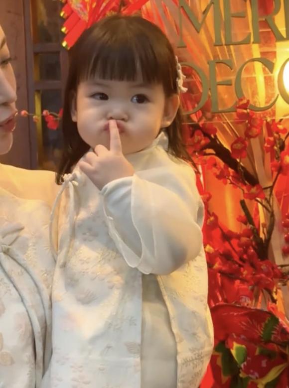Sao Việt 24/1, tin sao việt mới nhất, Hoài Linh, Nhật Kim Anh