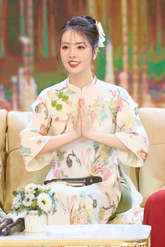 Á hậu thuỵ vân, sao việt