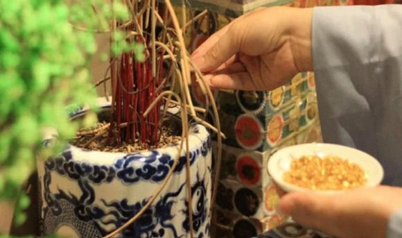 xê dịch bát hương khi bao sái bàn thờ có sao không