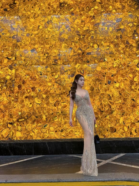 bui-kim-tuyen-hoa-hau-the-gioi-nguoi-viet (1).jpg 1 Hoa hậu người Việt, Bùi Kim Tuyến