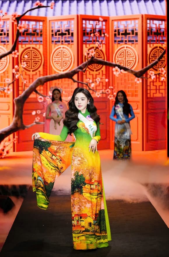 bui-kim-tuyen-hoa-hau-the-gioi-nguoi-viet (1).jpg 0 Hoa hậu người Việt, Bùi Kim Tuyến