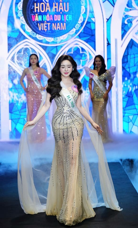 bui-kim-tuyen-hoa-hau-the-gioi-nguoi-viet (1).jpg 1 Hoa hậu người Việt, Bùi Kim Tuyến