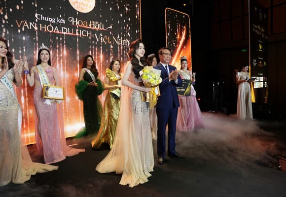 bui-kim-tuyen-hoa-hau-the-gioi-nguoi-viet (1).jpg 0 Hoa hậu người Việt, Bùi Kim Tuyến