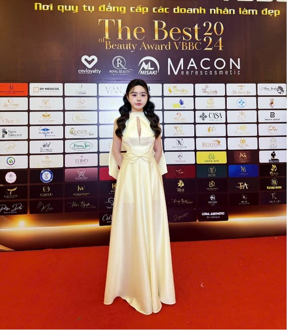 bui-kim-tuyen-hoa-hau-the-gioi-nguoi-viet (1).jpg 0 Hoa hậu người Việt, Bùi Kim Tuyến