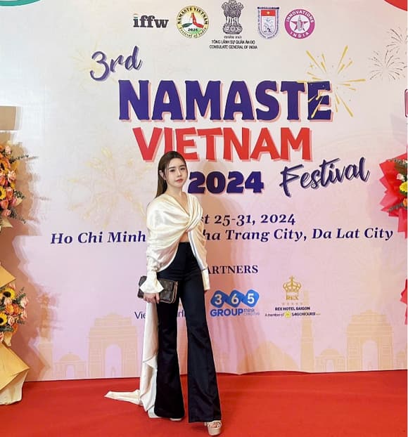 bui-kim-tuyen-hoa-hau-the-gioi-nguoi-viet (1).jpg 1 Hoa hậu người Việt, Bùi Kim Tuyến