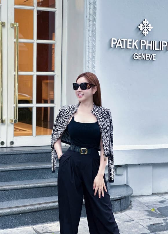 bui-kim-tuyen-hoa-hau-the-gioi-nguoi-viet (1).jpg 1 Hoa hậu người Việt, Bùi Kim Tuyến