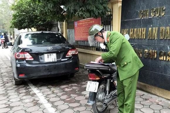lỗi đậu xe trên vỉa hè