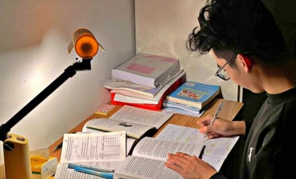 học sinh, thi cuối cấp, ôn thi xuyên Tết