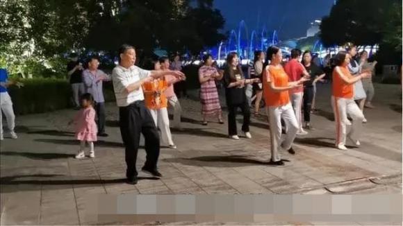 bon-muoi-khong-lay-vo (1).jpg 3