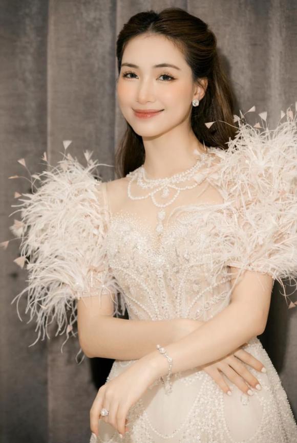 Hoà Minzy, Chị Đẹp Đạp Gió, sao Việt 