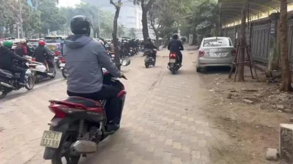 Nghị định 168, mức phạt đi xe máy lên vỉa hè