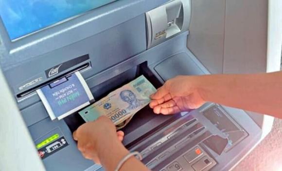 rút tiền mặt tại cây ATM, hạn mức rút tiền mặt