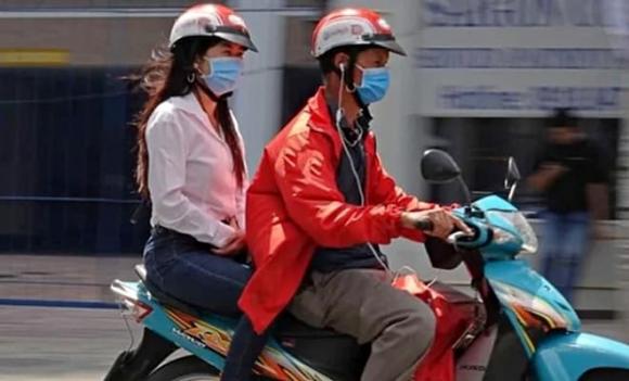 Đeo tai nghe, vi phạm giao thông, điều khiển xe máy 