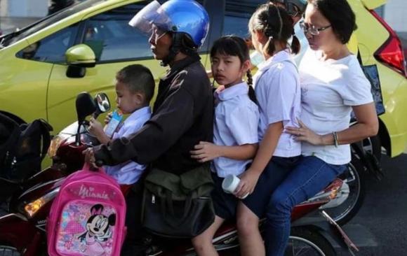 đội mũ bảo hiểm, mức phạt không đội mũ bảo hiểm, ngồi sau xe máy