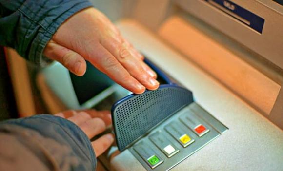 rút tiền tại cây ATM, chiêu trò lừa đảo mới