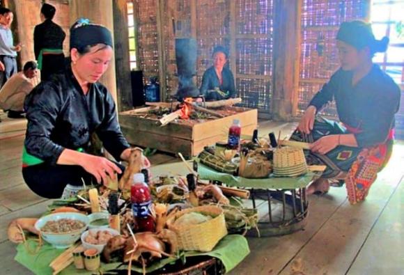  dân tộc ít người nhất Việt Nam,  dân tộc Ơ Đu,  tục đẻ ngồi góc nhà, Tày Hạt