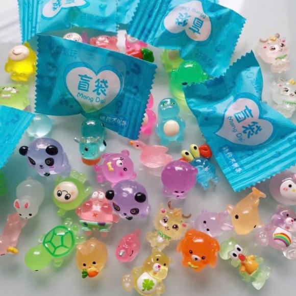 Labubu, Baby three, táo đỏ