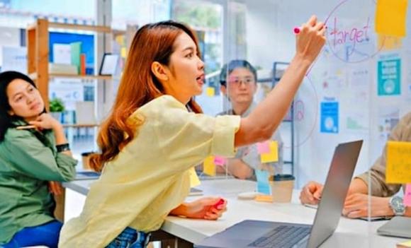 ngành học, ngành học cho nữ giỏi văn, ngành học lương cao