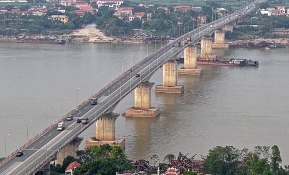 Cầu Long Biên, Hà Nội, cầu Việt Trì, Phú Thọ, cây cầu đi ngược