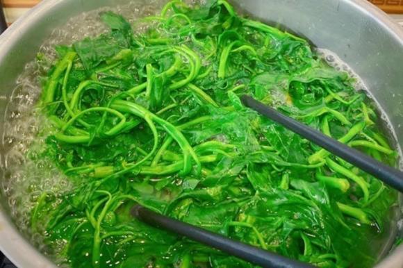 Luộc rau nước sôi hay nước lạnh, cách luộc rau ngon