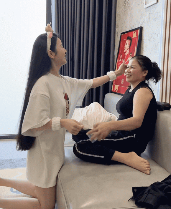 cầu thủ Quang Hải, Chu Thanh Huyền, vợ Quang Hải,sao Việt